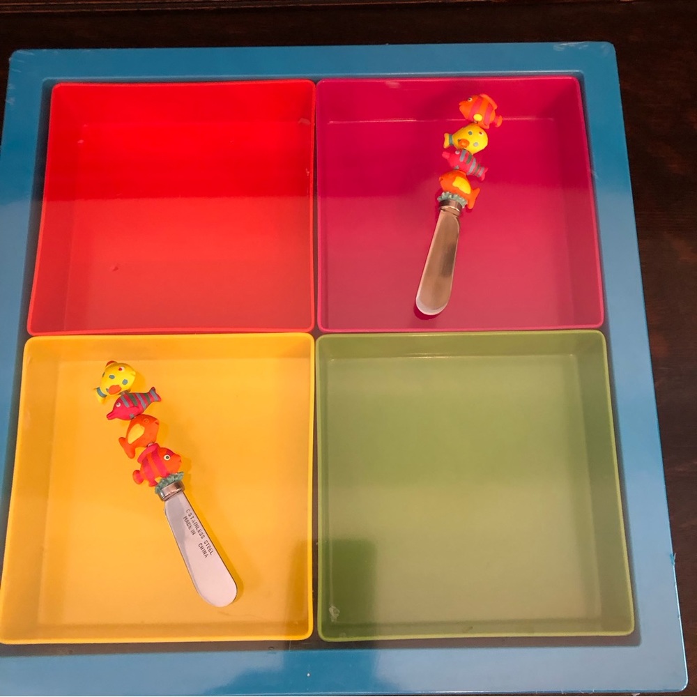 NEW! Melamine Serving Tray, 4 Removable Serving Pieces & 2 Fish 🐠🐠 Spreaders